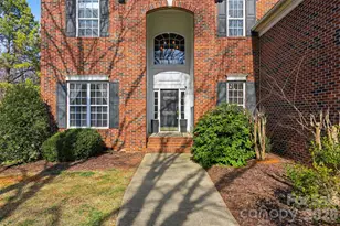 8526 Wren Creek Dr, Charlotte, NC 28269 - Photo 2
