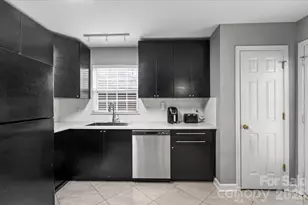 3325 Braden Dr, Charlotte, NC 28216 - Photo 12