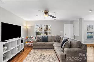 3325 Braden Dr, Charlotte, NC 28216 - Photo 4