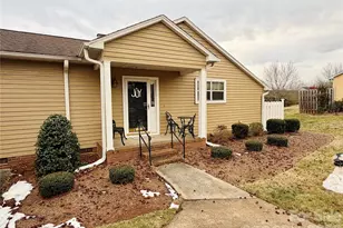 1674 Robins Nest Ct, Gastonia, NC 28054 - Photo 2