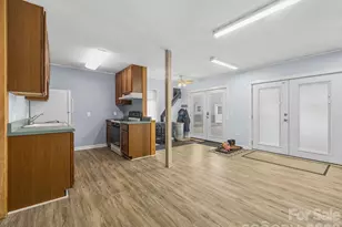 1570 Roddy Rd, Campobello, SC 29322 - Photo 32