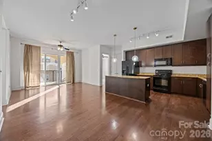 4620 Piedmont Row Dr, Charlotte, NC 28210 - Photo 4