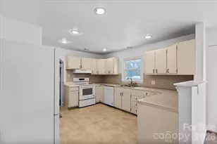 6721 Alanbrook Rd, Charlotte, NC 28215 - Photo 10