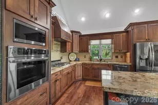 334 Willow Top Ln, Lake Lure, NC 28746 - Photo 10