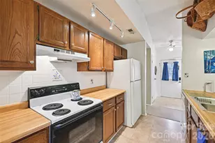 7633 Holly Hill Rd, Charlotte, NC 28227 - Photo 10