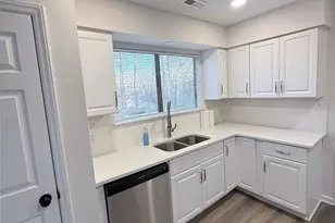 10129 Rockwood Rd, Charlotte, NC 28215 - Photo 8