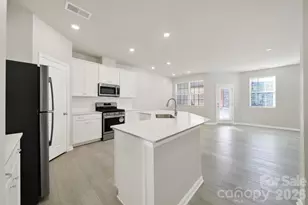 8027 Scarlet Maple Ln, Fort Mill, SC 29708 - Photo 4