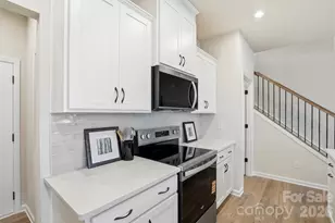 3847 Cheyney Park Dr, Charlotte, NC 28269 - Photo 12