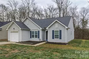 5830 Shining Oak Ln, Charlotte, NC 28269 - Photo 2