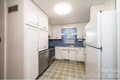 1005 2nd Street SE, Conover, NC 28613 - Photo 10