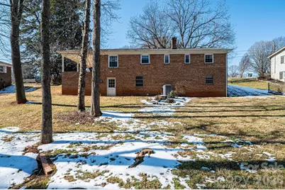 1005 2nd Street SE, Conover, NC 28613 - Photo 2