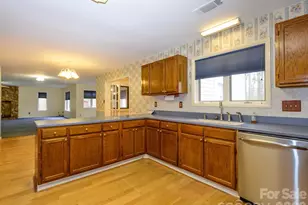 7600 Wallace Ln, Charlotte, NC 28212 - Photo 14