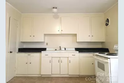 2245 Crescent Avenue #4, Charlotte, NC 28207 - Photo 2