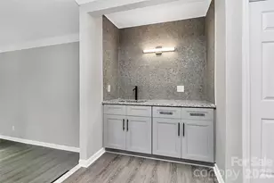 7929 Charter Oak Ln, Charlotte, NC 28226 - Photo 12