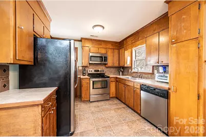 1109 34th Street Lane NE, Conover, NC 28613 - Photo 8