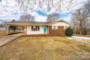 1109 34th St Ln NE, Conover, NC 28613 - Photo 2