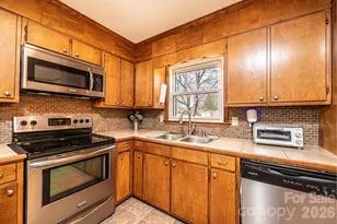 1109 34th St Ln NE, Conover, NC 28613 - Photo 10