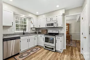 12208 Woodbend Dr, Matthews, NC 28105 - Photo 8