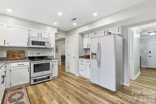 12208 Woodbend Dr, Matthews, NC 28105 - Photo 10