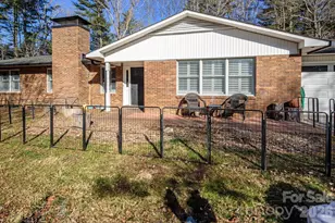 355 Mockingbird Dr, Hendersonville, NC 28792 - Photo 2