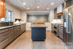 21 Pine Tree Cir, Asheville, NC 28804 - Photo 10