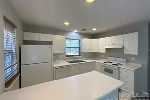 6041 Cougar Ln, Charlotte, NC 28269 - Photo 4