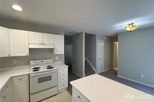 6041 Cougar Ln, Charlotte, NC 28269 - Photo 6