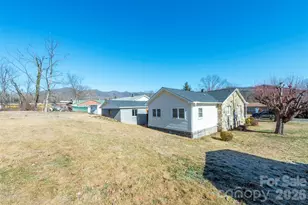 106 Scotland St, Black Mountain, NC 28711 - Photo 32