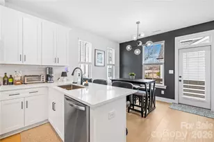 1130 Pegram Crossing Dr, Charlotte, NC 28205 - Photo 12