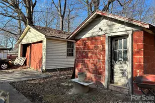 2517 Pear St, Greensboro, NC 27401 - Photo 12