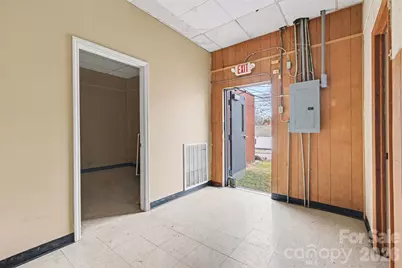 136 W Virginia Avenue, Bessemer City, NC 28016 - Photo 30