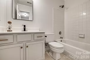 8528 Woodford Bridge Dr, Charlotte, NC 28216 - Photo 10