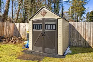 1015 Mountain View St, Hendersonville, NC 28739 - Photo 38