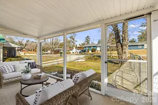 1015 Mountain View St, Hendersonville, NC 28739 - Photo 6