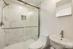 1015 Mountain View St, Hendersonville, NC 28739 - Photo 16