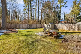 1015 Mountain View St, Hendersonville, NC 28739 - Photo 36