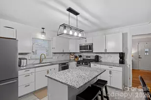 4314 Oak Forest Dr, Charlotte, NC 28215 - Photo 6