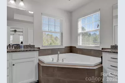 11587 Macallano Drive, Charlotte, NC 28215 - Photo 32