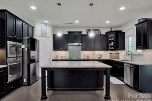 11587 Macallano Dr, Charlotte, NC 28215 - Photo 16