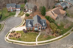 425 Clairview Ln, Matthews, NC 28105 - Photo 2