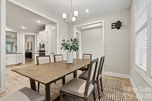 7315 Surprise Ct, Charlotte, NC 28215 - Photo 8