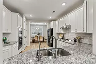 7315 Surprise Ct, Charlotte, NC 28215 - Photo 10