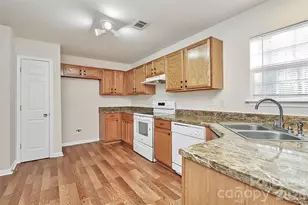 2134 Cindy Creek Ln, Charlotte, NC 28216 - Photo 4