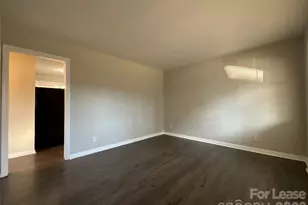 520 Blendwood Dr, Charlotte, NC 28215 - Photo 2