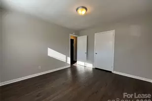 520 Blendwood Dr, Charlotte, NC 28215 - Photo 10