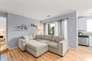 1109 E Morehead St, Charlotte, NC 28204 - Photo 2