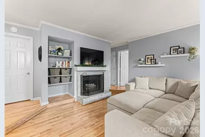 1109 E Morehead Street #16, Charlotte, NC 28204 - Photo 2