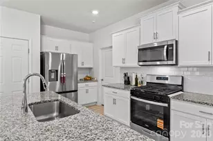 136 Sycamore Spgs Dr, Statesville, NC 28677 - Photo 14