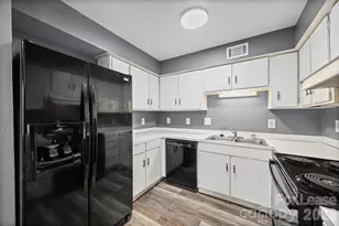 9119 Spyglass Pl, Charlotte, NC 28214 - Photo 12