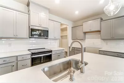 3827 Cheyney Park Drive, Charlotte, NC 28269 - Photo 8